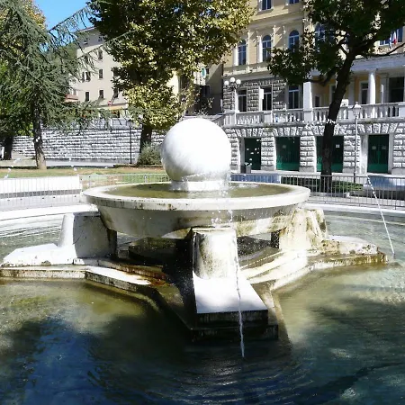 Casa Vacanze * Carrara